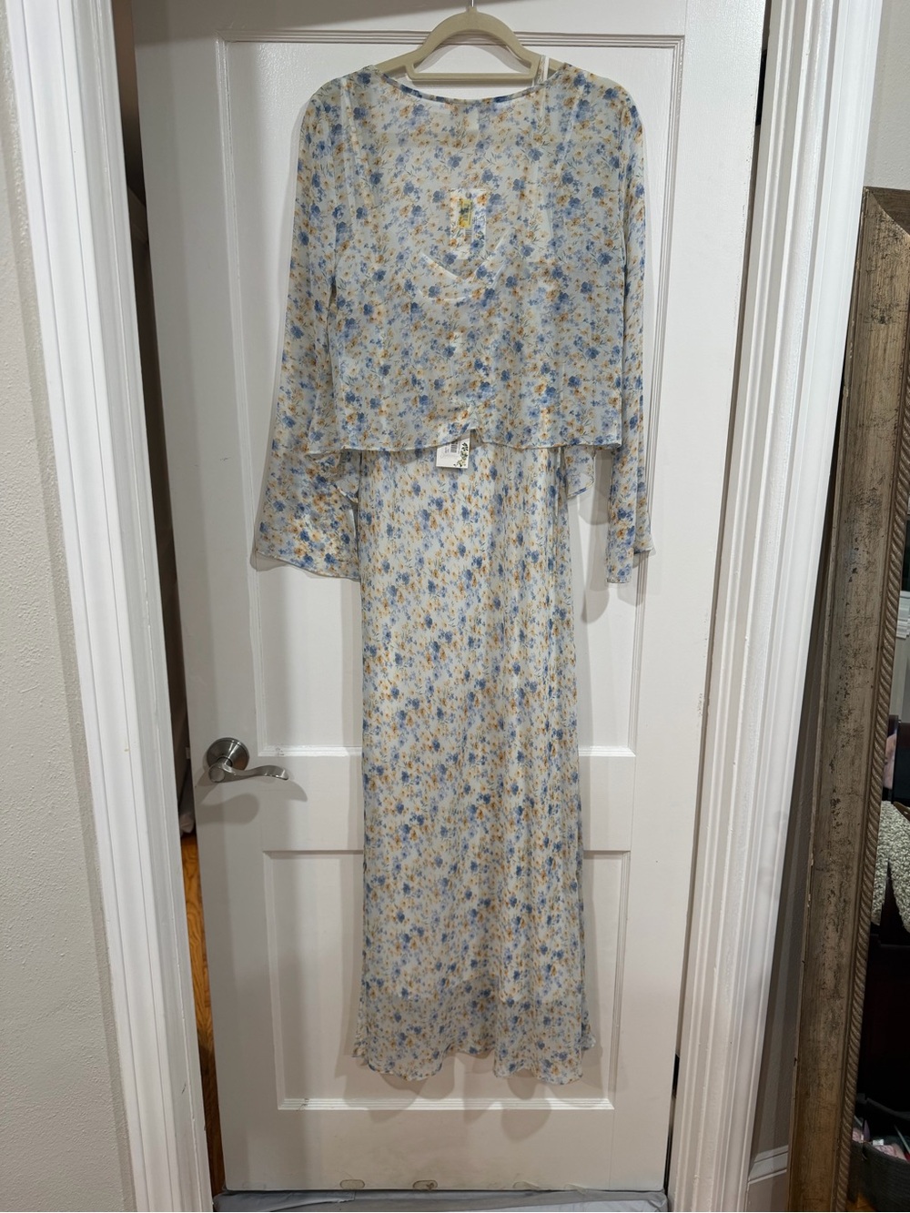 Chelsea & Violet Blue and Cream Floral Maxi with Sheer Jacket - Picture 8 of 10